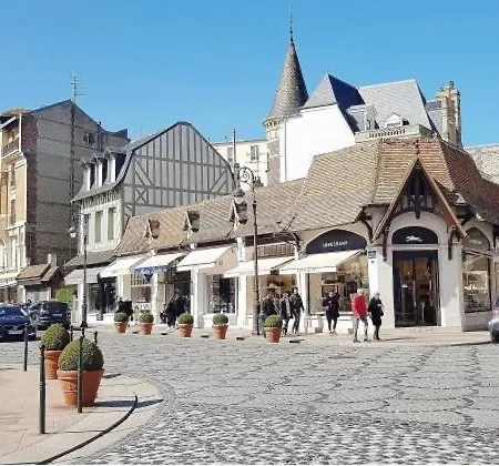 La Maison Du Cavalier, Chateau De Lavenue Pierrefitte-en-Auge Exterior photo