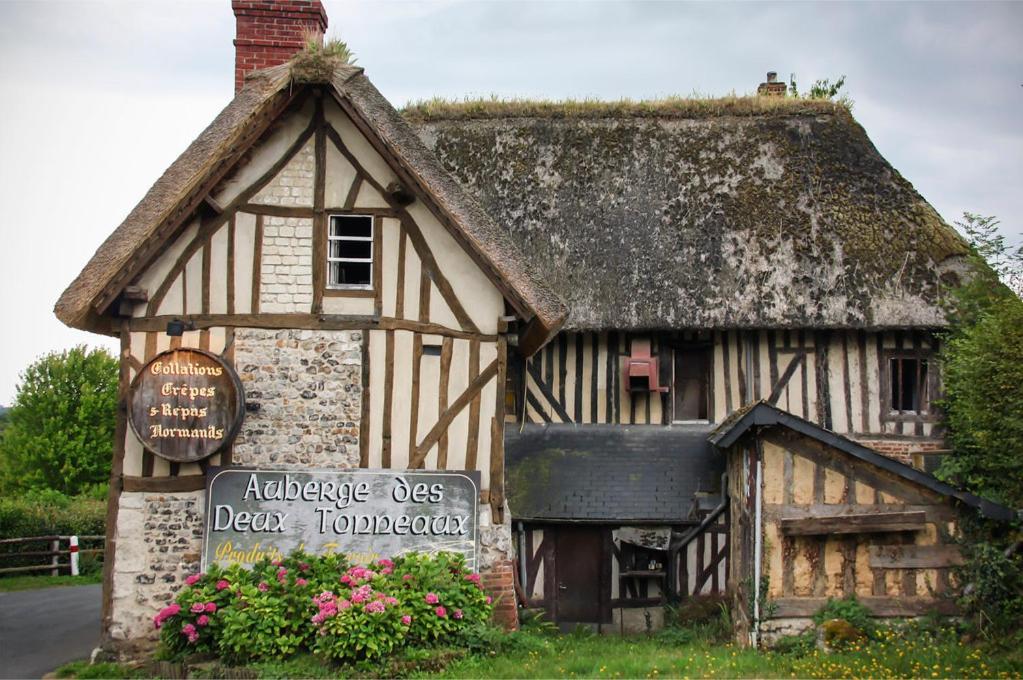 La Maison Du Cavalier, Chateau De Lavenue * Pierrefitte-en-Auge